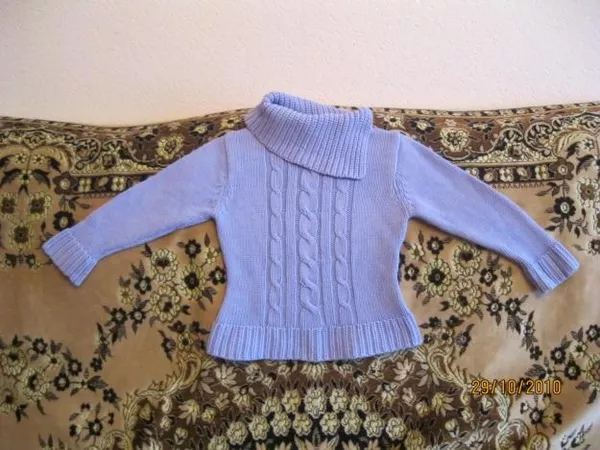 Продам красивые свитерки на девочку 4-7лет